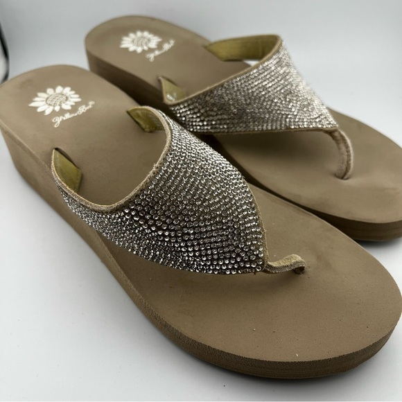 Yellow Box Women's Size 9 Brown/Tan Rhinestones Silver Wedge Sandals Flipflops - Picture 3 of 8